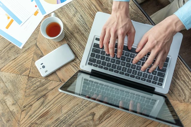 配達の未来都市型ロボットと共生する新たな生活インフラの進化