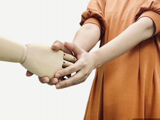 言葉の壁をやわらかく越えて遠くから訪れた人の食事にまで心を配る多言語デジタル案内のもてなし